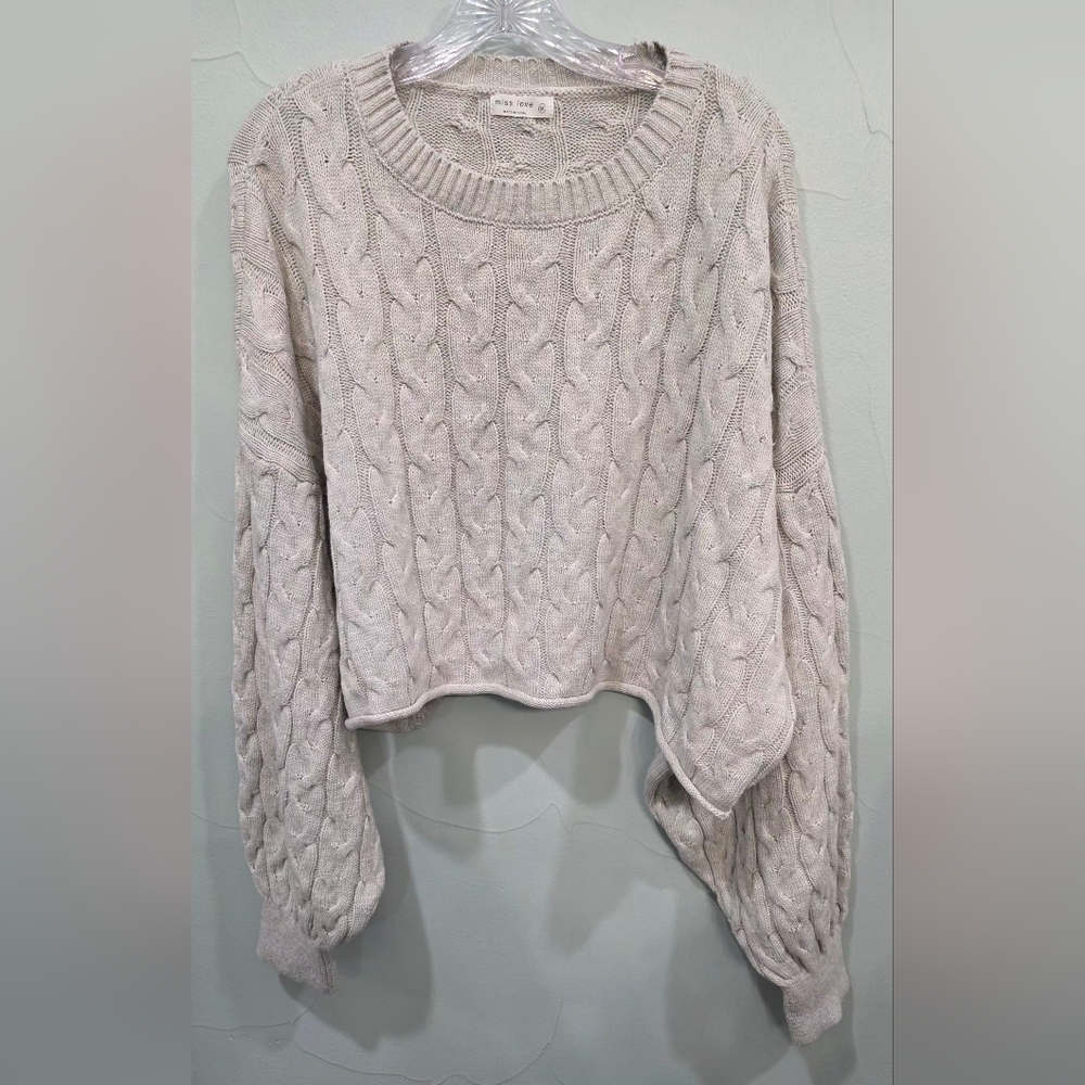 Women's NWOT Gray Cable Knit Crop Sweater - Picture 2 of 5